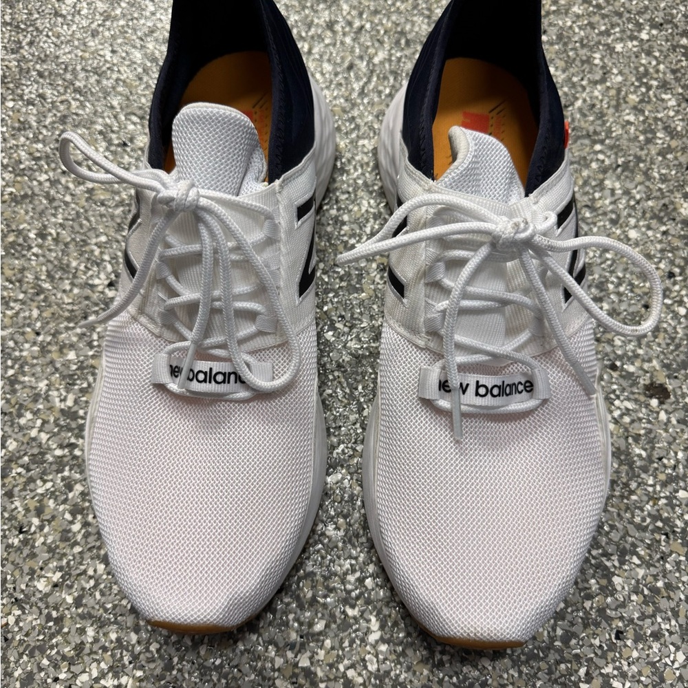 New Balance Men's fresh foam ROAV
